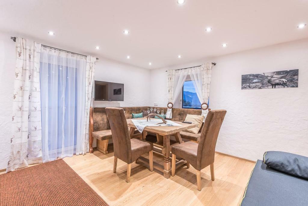Ferienwohnung Haus Mösenlechner Maishofen Exterior foto