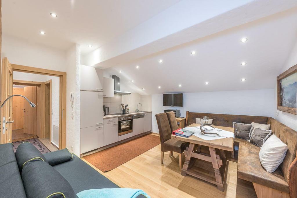 Ferienwohnung Haus Mösenlechner Maishofen Exterior foto